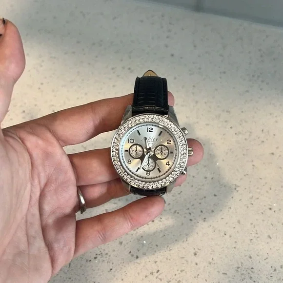 Ashley wrist  watch - Picture 2 of 6